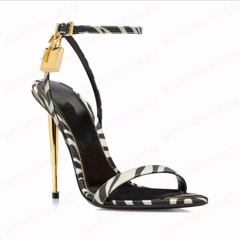 مشبك حزام بلون مفتاح قفل الديك - مراجعة Casual Sandal Leather وسعره
